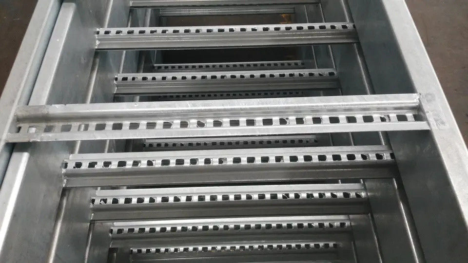 Thang chống gỉ Loại máng cáp mạ kẽm trước 1-12m cho công nghiệp