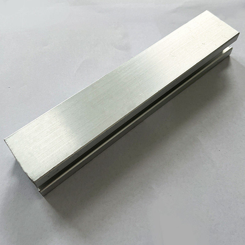 Thanh ray gắn bảng điều khiển năng lượng mặt trời 1.2mm bằng hợp kim nhôm trên mái kim loại 1.4kn/M2