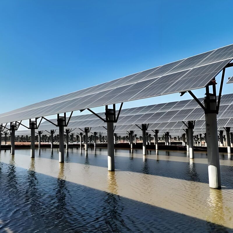 Giá đỡ lắp đặt năng lượng mặt trời trên mặt đất được làm từ thép mạ kẽm nhúng nóng, mang lại khả năng chống ăn mòn mạnh mẽ cho việc sử dụng ngoài trời trong thời gian dài.