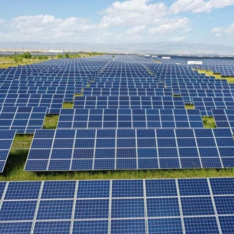 Giá đỡ lắp đặt năng lượng mặt trời trên mặt đất không có thiết kế cột trước và các thành phần nhôm anodized cho các giải pháp lắp đặt năng lượng mặt trời bền bỉ.